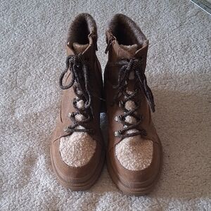 POP Diligence Brown and Cream Lace Up Boots Faux Fur 9 New